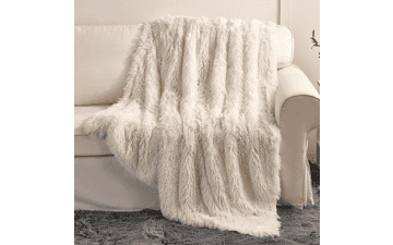 YUSOKI Cream White Faux Fur Throw Blanket