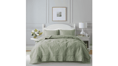 Cal King Green Damask Quilt Set - 3 Piece Oversized Bedding